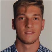 Profesor de primaria que ofrece clases de refuerzo para todas las materias, entre ellas, matemáticas, inglés, lengua y ciencias